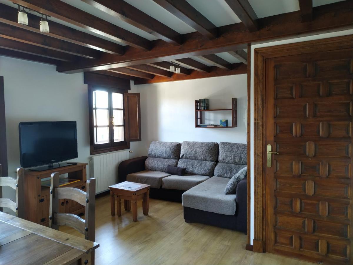 Apartamentos Llave De Santillana Santillana del Mar Bagian luar foto