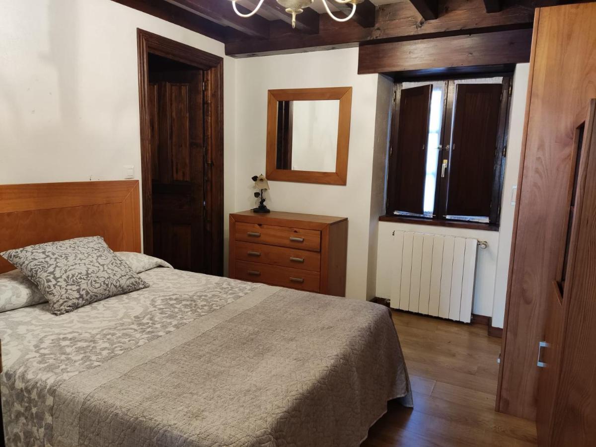 Apartamentos Llave De Santillana Santillana del Mar Bagian luar foto