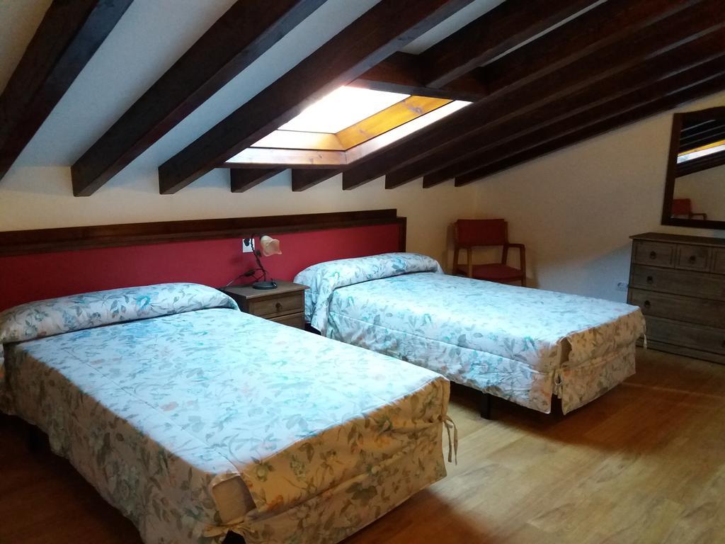 Apartamentos Llave De Santillana Santillana del Mar Bagian luar foto
