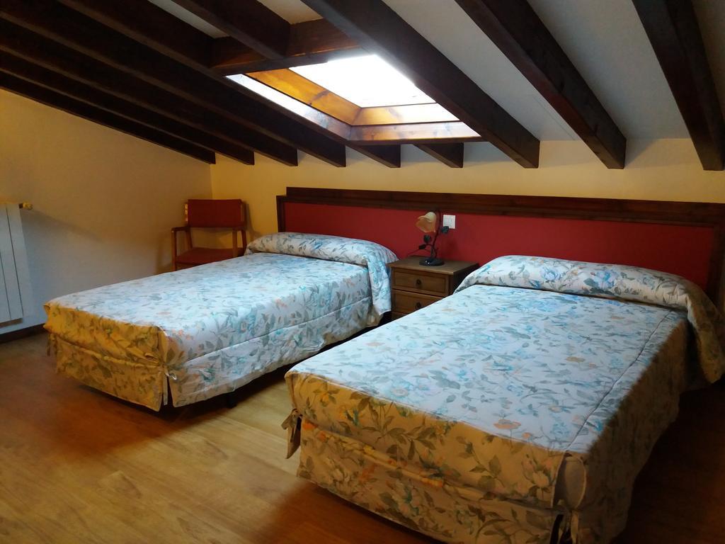 Apartamentos Llave De Santillana Santillana del Mar Bagian luar foto