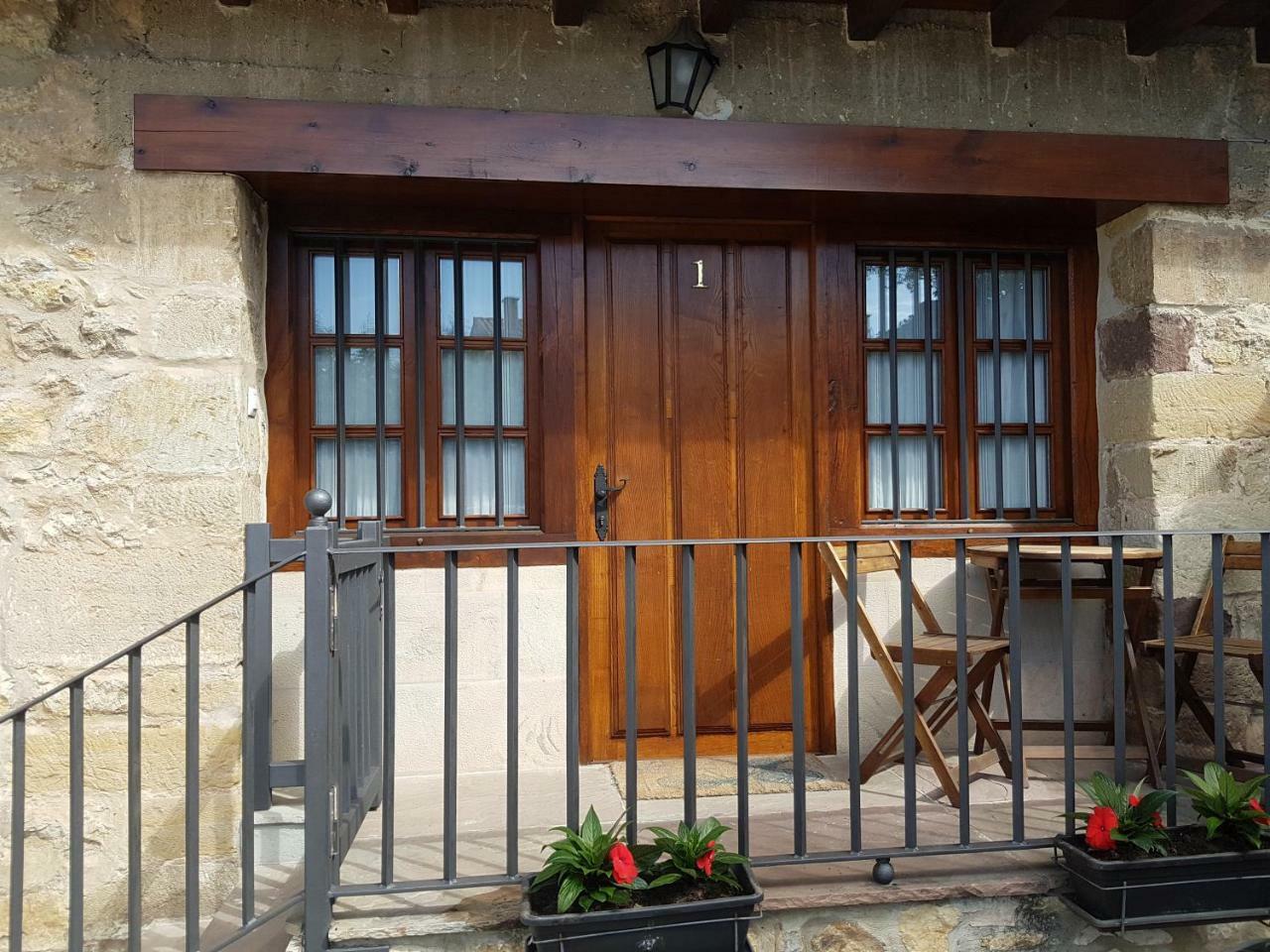 Apartamentos Llave De Santillana Santillana del Mar Bagian luar foto